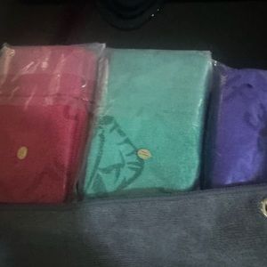 Golf bag towel by golf360Degrees 
New 
Comes with metal clamp